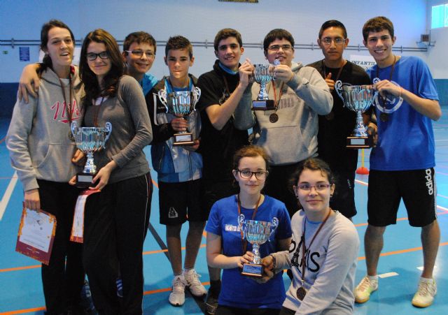 Éxito de los jóvenes deportistas pinatarenses en la Final Regional de Bádminton de Deporte Escolar - 1, Foto 1