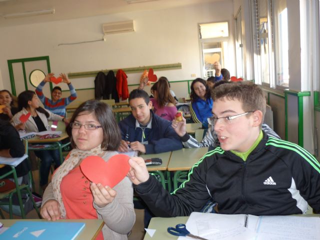 Jóvenes de Jumilla aprenden la diferencia entre lo que es amor y lo que no lo es con motivo de San Valentín - 2, Foto 2