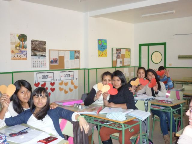 Jóvenes de Jumilla aprenden la diferencia entre lo que es amor y lo que no lo es con motivo de San Valentín - 3, Foto 3