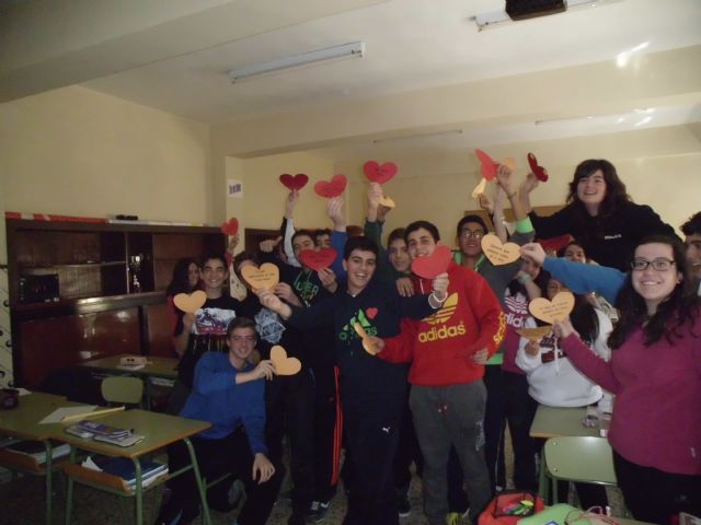 Jóvenes de Jumilla aprenden la diferencia entre lo que es amor y lo que no lo es con motivo de San Valentín - 4, Foto 4