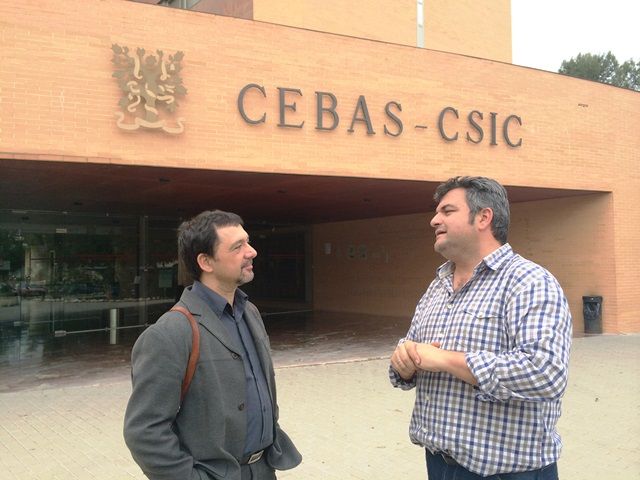 The professor Carlos III University and IU leader, Pedro Chaves Giraldo visited Totana, Foto 2