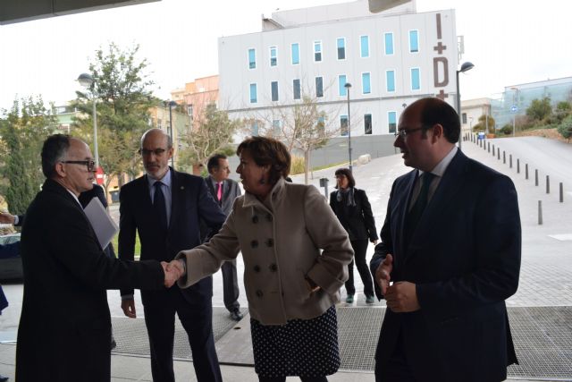 El consejero y la alcaldesa alaban las «extraordinarias» instalaciones de la UPCT - 1, Foto 1