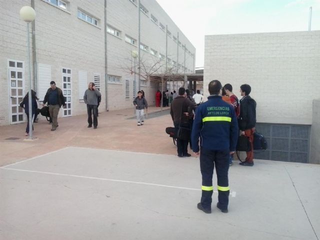 El Servicio Municipal de Emergencias de Lorca colabora en el simulacro de evacuación del colegio Andrés García Soler - 1, Foto 1