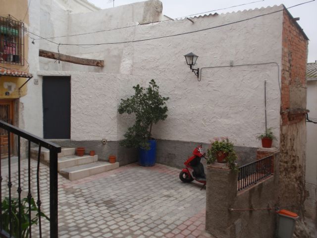 La calle Revueltas dignifica su entorno con la creación de una placeta - 4, Foto 4