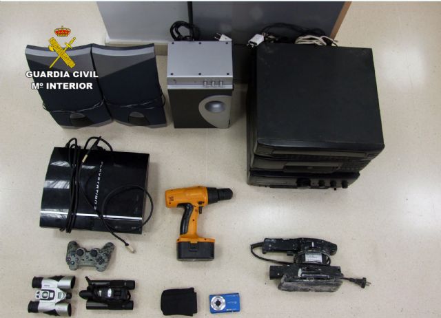 La Guardia Civil desmantela un grupo organizado dedicado a cometer robos con violencia y con fuerza en la comarca del Noroeste - 2, Foto 2