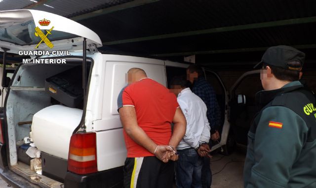La Guardia Civil detiene a los tres integrantes de un grupo dedicado a la comisión de robos - 1, Foto 1