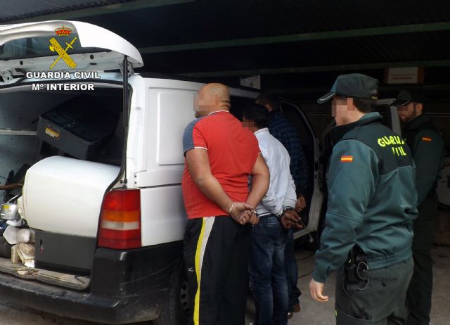 La Guardia Civil detiene a los tres integrantes de un grupo dedicado a la comisión de robos - 2, Foto 2