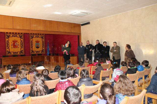 Alumnos de infantil del Colegio Amor de Dios conocen el Ayuntamiento de Bullas - 1, Foto 1