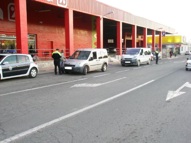 The Local Police sanctioned 10 vehicles in the 168 inspections during the campaign to control vans and trucks, Foto 3