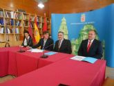 El Ayuntamiento firma un convenio con Eroski para que  empresas murcianas se implanten en los locales comerciales del grupo
