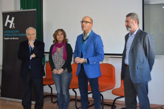 Dirección humana enseña a los usuarios de proyecto hombre a encontrar trabajo - 1, Foto 1