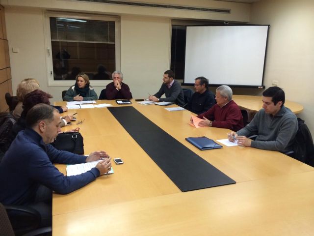Martínez-Cachá diseña con los presidentes de las juntas de distrito la hoja de ruta de las actuaciones en zonas verdes del casco urbano - 1, Foto 1