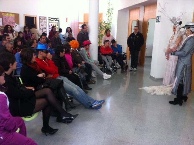 La Musa y Don Carnal acercan el carnaval a los usuarios del Centro Polivalente para Personas con Discapacidad, Foto 6