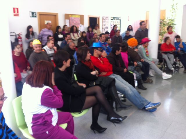 La Musa y Don Carnal acercan el carnaval a los usuarios del Centro Polivalente para Personas con Discapacidad, Foto 7