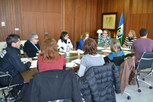 La comisión técnica municipal de absentismo aborda protocolos para la detección y prevención temprana - 1, Foto 1