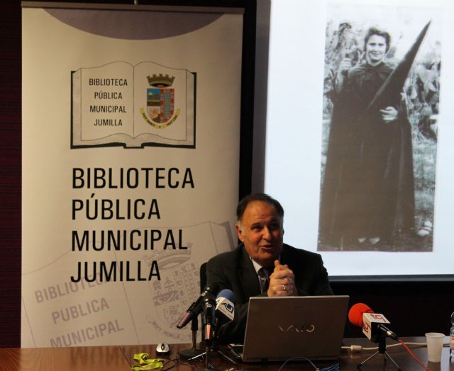 Cayetano Herrero destaca el esfuerzo de la mujer en la Semana Santa de Jumilla a lo largo de su evolución - 4, Foto 4