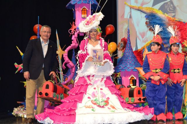 Los concursos de Trajes de Papel y Maquillaje Corporal muestran la originalidad del Carnaval - 2, Foto 2