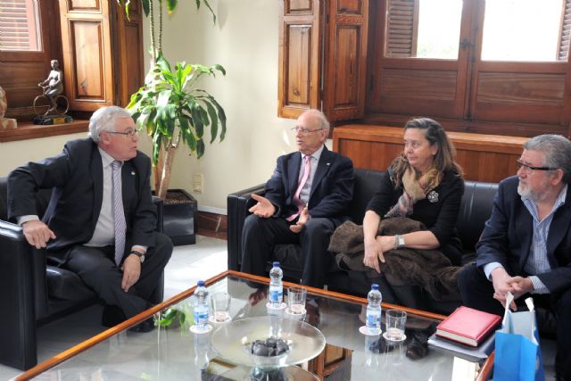 UNICEF reconoce al rector Cobacho por su defensa de los derechos de los niños - 1, Foto 1