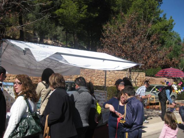 Good atmosphere of visitors in the "Holy Artisan Market" held on the last Sunday of each month, Foto 4
