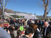 Buen ambiente de visitantes en el Mercado Artesano de La Santa que se celebra el ltimo domingo de cada mes