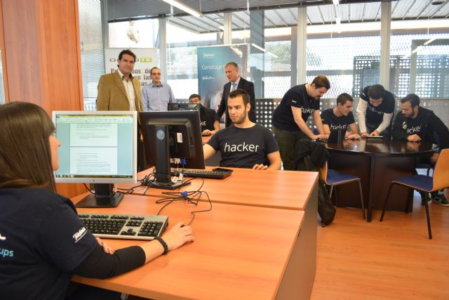 Los becarios de las cátedras de Telefónica y Odilo en la UPCT comienzan a desarrollar ideas innovadoras - 1, Foto 1