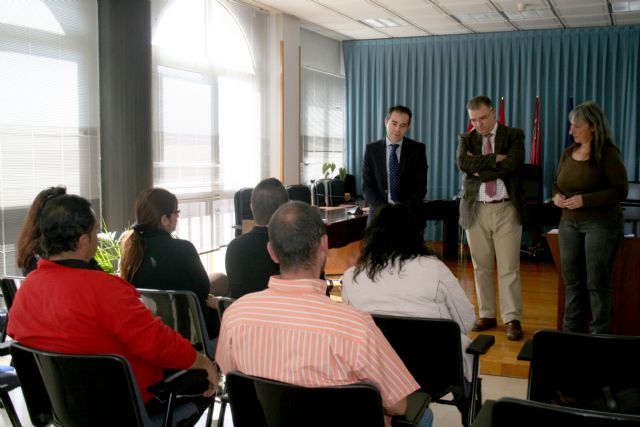 Seis vecinos y vecinas de Lorquí reciben un diploma en informática básica - 1, Foto 1