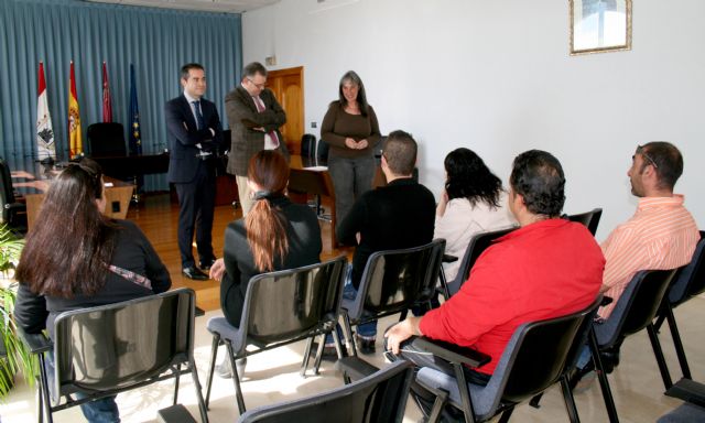 Seis vecinos y vecinas de Lorquí reciben un diploma en informática básica - 2, Foto 2