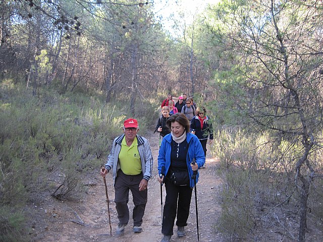 Una veintena de senderistas participaron en la ruta organizada por Deportes en Sierra Espuña por el trmino municipal de Pliego - 8