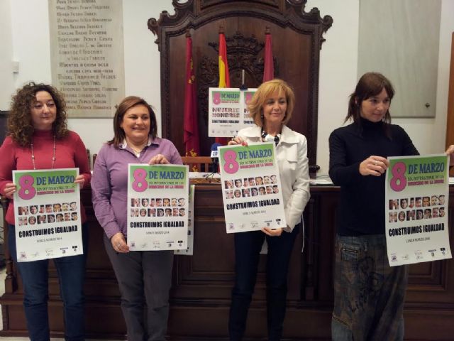 El Ayuntamiento de Lorca y la Federación de Mujeres celebran el 8 de marzo bajo el lema 'Mujeres y hombres construimos en igualdad' - 1, Foto 1