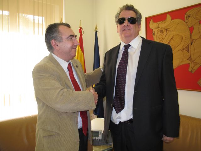 El consejero de Presidencia recibe la visita institucional del delegado territorial de la ONCE en la Región de Murcia - 1, Foto 1