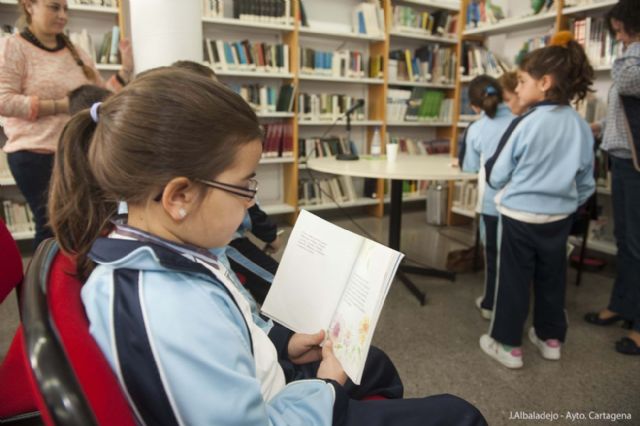 Concha López y su lagartija recorren las bibliotecas de Cartagena - 2, Foto 2