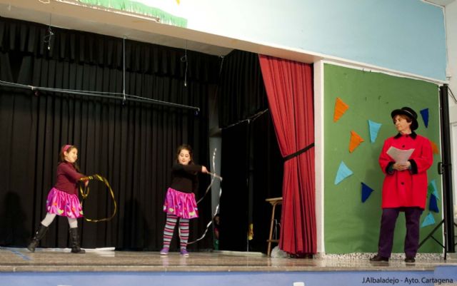 El Circo Sonriente se sube al escenario del Colegio de La Concepción - 1, Foto 1