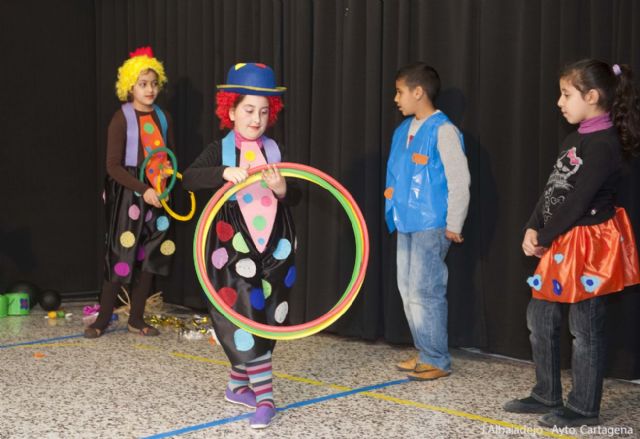 El Circo Sonriente se sube al escenario del Colegio de La Concepción - 3, Foto 3