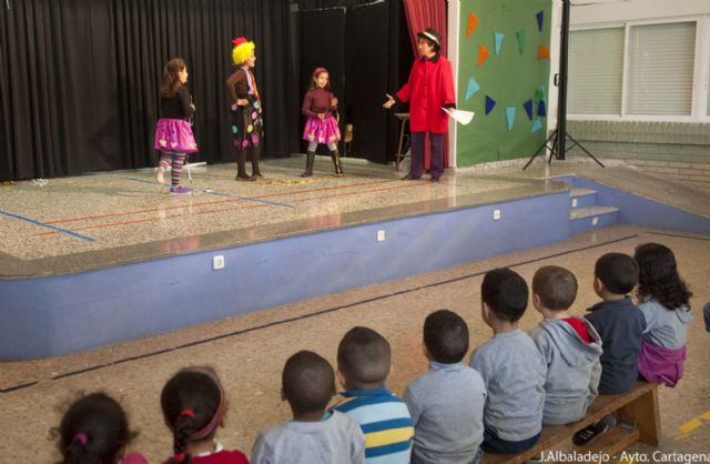 El Circo Sonriente se sube al escenario del Colegio de La Concepción - 5, Foto 5
