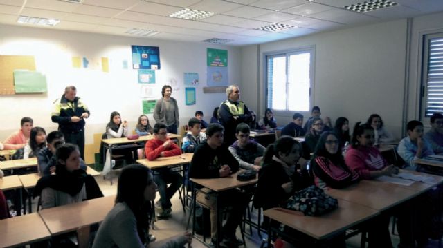 La Policía Local imparte unas charlas a alumnos del IES n° 2 torreño - 2, Foto 2