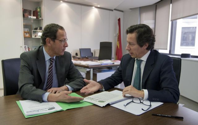 Cámara entrega al PP las propuestas de la Mesa Nacional de la Bicicleta para incorporar al programa electoral de los comicios europeos - 1, Foto 1
