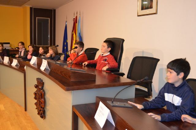 Alumnos de 4° de Primaria del colegio Virgen de Loreto protagonizaron un pleno infantil en el Ayuntamiento - 1, Foto 1