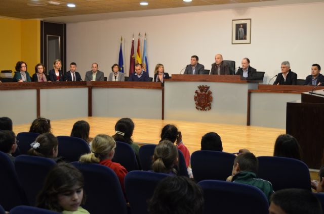 Alumnos de 4° de Primaria del colegio Virgen de Loreto protagonizaron un pleno infantil en el Ayuntamiento - 2, Foto 2