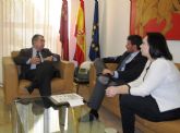 El alcalde de Alhama de Murcia se entrevista con el consejero de Presidencia en busca de mejoras del parque de bomberos