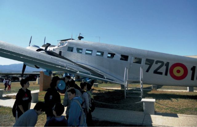 El IES n°2 torreño visita la Base Aérea y Escuela de Paracaidismo Méndez Parada - 3, Foto 3