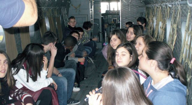 El IES n°2 torreño visita la Base Aérea y Escuela de Paracaidismo Méndez Parada - 5, Foto 5