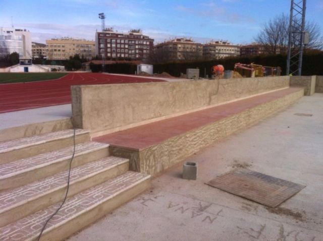 La Concejalía de Deportes ultima la pavimentación del anillo exterior de la pista de atletismo - 4, Foto 4