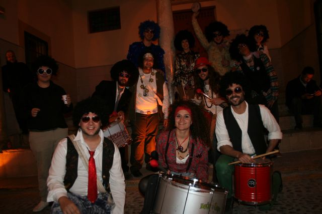 El primer desfile de comparsas abre la gran semana del Carnaval de Cehegín - 1, Foto 1