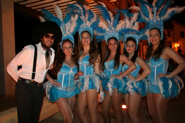 El primer desfile de comparsas abre la gran semana del Carnaval de Cehegín - 3, Foto 3
