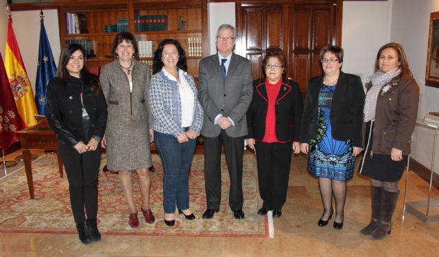 El presidente de la Comunidad recibe a las asociaciones y federaciones de mujeres de la Región de Murcia - 1, Foto 1