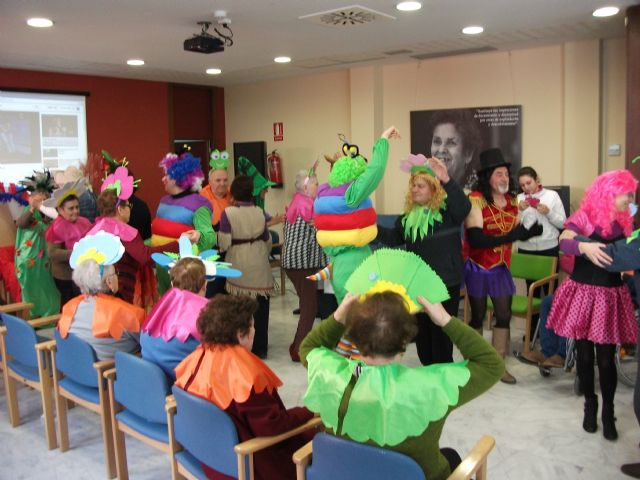 Tortas fritas y mascarones en el Centro de Día para celebrar el Martes de Carnaval - 1, Foto 1