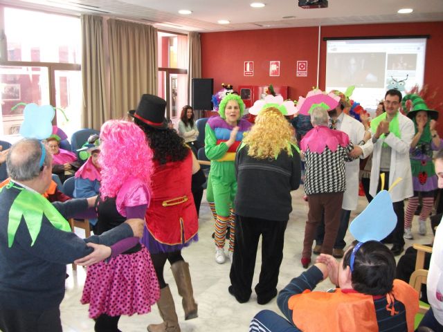 Tortas fritas y mascarones en el Centro de Día para celebrar el Martes de Carnaval - 2, Foto 2