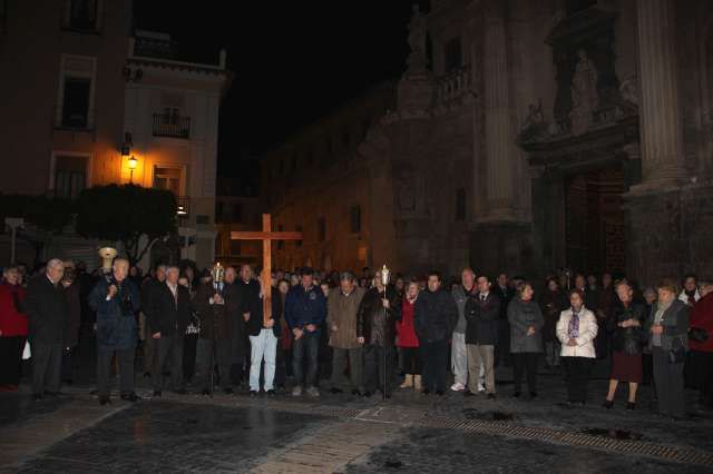 “La ceniza es fea, gris y mancha, al igual que el pecado, y nos recuerda que nuestra vida es frágil y caduca” - 1, Foto 1