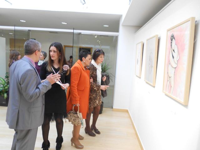 Los alumnos de la Escuela de Arte y Diseño de Murcia muestra su rechazo a la violencia contra la mujer - 1, Foto 1