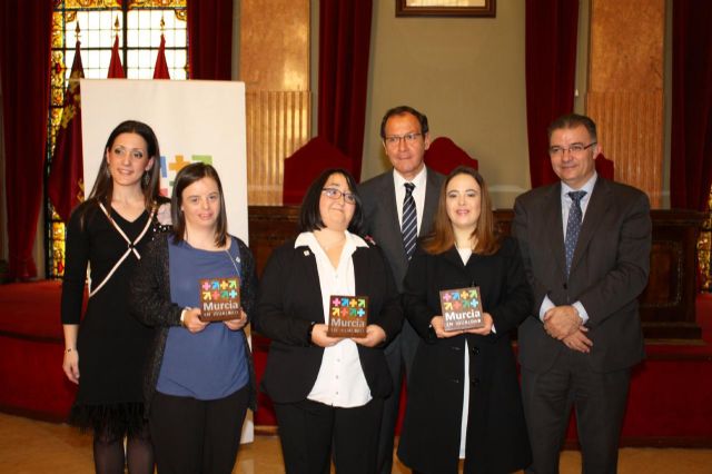 El Alcalde entrega los premios concedidos a personas destacadas por su labor en beneficio de una Murcia en igualdad - 4, Foto 4